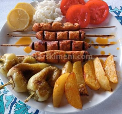 Adana kebab sa pilećim mesom